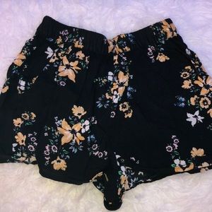 floral shorts with pockets
